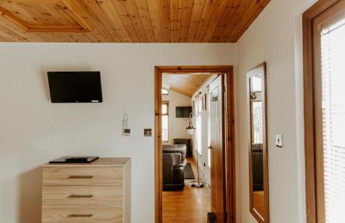 FAIRVIEW FARM Holiday Accommodation 14 Luxury Lodges, Cabins, Dog Friendly, Suitable for Couples, Families and Groups, Wedding Guests , Corporate events, Sleeps 2-65 guests in Ravenshead, Nottingham near Sherwood Forest, set in 88 acres - Photo 68