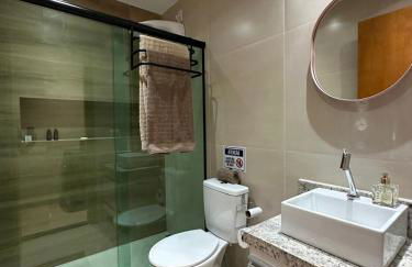 Luxuoso flat na praia de Itaipuacu - Foto 14