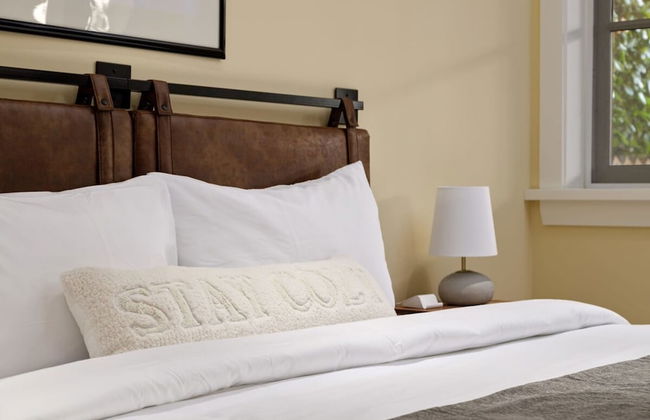 Stunning 3 Bedroom Secondary Suite N Van - Photo 29