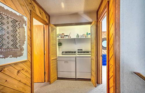 Roomy Angel Fire Home with Hot Tub, Sunroom and Views! - Foto 33