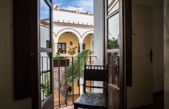 Apartamentos Los Patios de la Judería - Photo 30