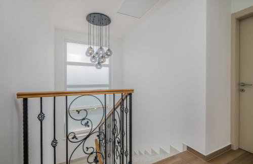 Villa with nice pool, luxuriously furnished, quiet area - by TRAVELER tourist agency Krk ID2389 - Foto 39