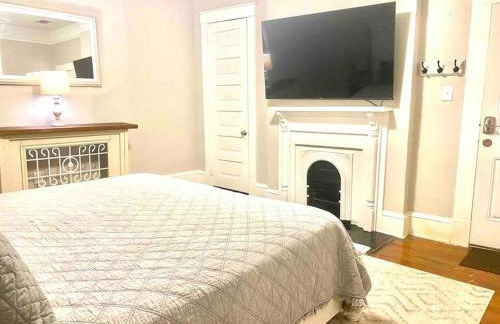 Old Dauphin Way Historic Home - Unit 2 - Photo 19