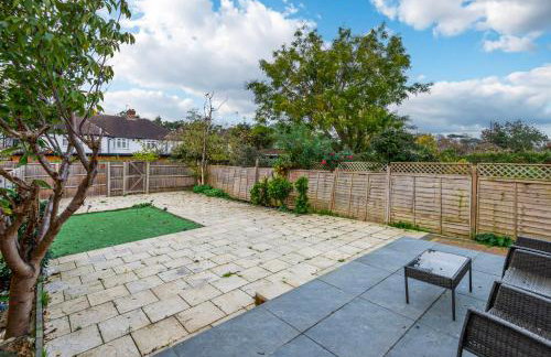 A wonderful and spacious house in a charming road - Photo 9