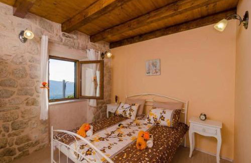 Breathtaking Scenic Villa with Pool - Photo 24