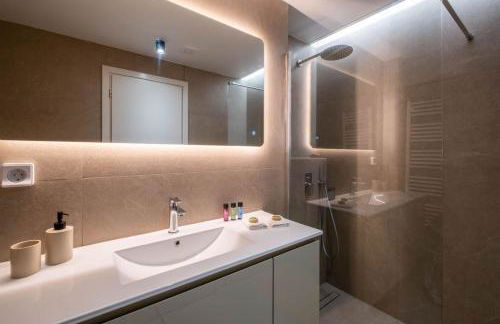 Stylish 2BR with Balcony, Northern Suburbs - Foto 20