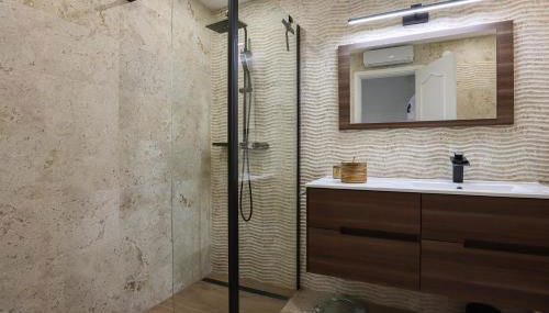 Jardins do Castelo - Piscina e tranquilidade - BY BEDZY - Foto 5, Shower