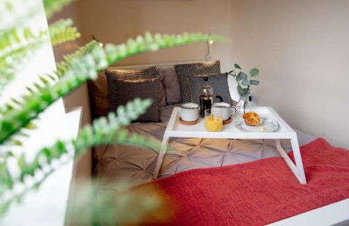 Chichele House, sleeps 8, Nr Rushden Lakes, allocated parking, corporate welcome - Foto 2