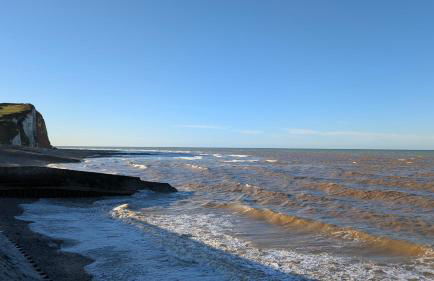 Beautiful beachfront apartment, 180d sea and cliff view - Foto 17