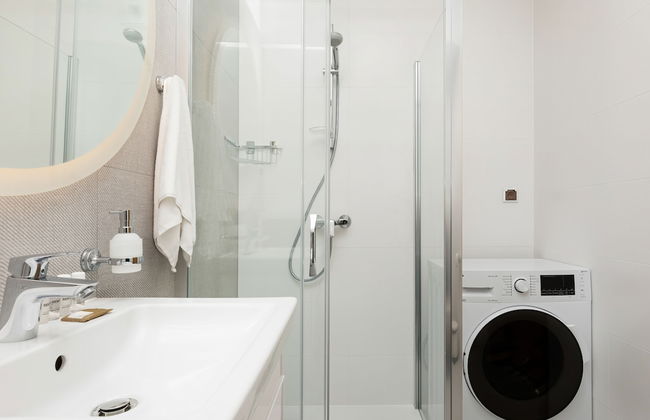 Aquamarina Prima Apartments by Renters - Photo 27