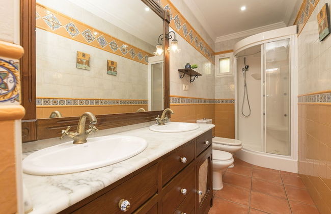 El Cortijo in La Linea de la Conception - Photo 23