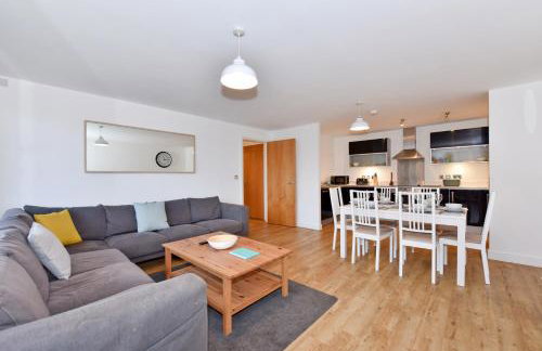 The Vizion serviced apartments from Pincott Properties - free parking, private balcony, and WiFi - Photo 15