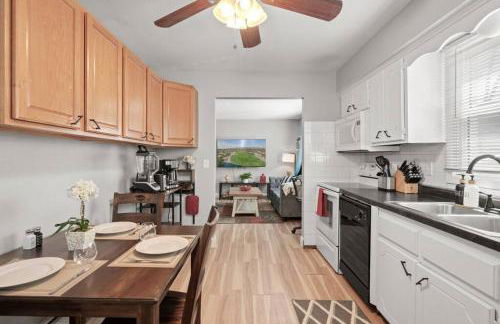 Tranquil 2BR Apt Mpls - 8075 Apt 2 - Foto 13