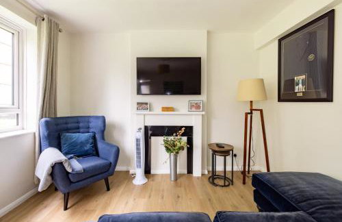 PenthouseStays Wimbledon - Chic 2 Bedroom King Bed Apartment with Balcony - 2 mins from Wimbledon Tennis Club and Museum - AELTC - Foto 11