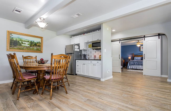 Waterfront 5 BR w/ Hot Tub Sleeps 13! - Foto 14