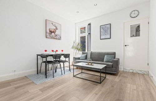 Free Parking ,Modern 4 bedrooms 10min from Birmingham city centre ideal for contractors ,Groups and Families - Photo 41