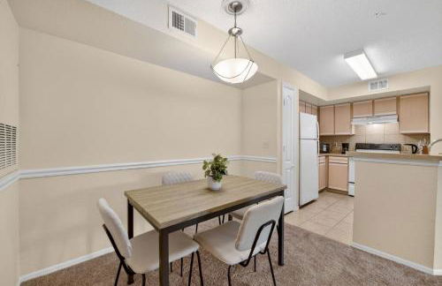 Modern 2BR Stay in Prime Location - Foto 13