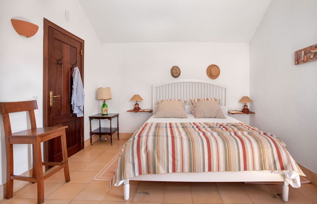 JOIVY 3-BR Cottage w/Terrace & Garden in Colares - Foto 3