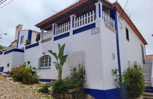 Charmingly Renovated Village House in Sintra, Penedo - Photo 1