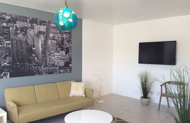 Modern Downtown Condo - Photo 10