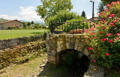 Piscina climatizada y cubierta 365 dias en Casa Rural con Encanto El Puentuco una de las casas mas valoradas de Cantabria - Foto 88
