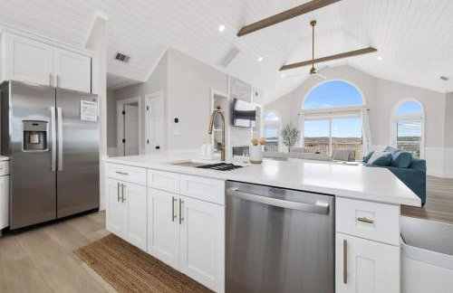 Elegant Updated Oceanfront Home with Pool & Hot Tub - Photo 24