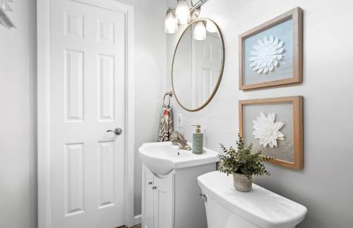 Lake Cottage with Hot Tub and Game Room - Foto 24