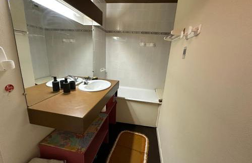 Studio 4 pers au pied des pistes avec balcon sud, parking - FR-1-515-221 - Foto 5