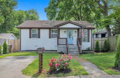 Single Story Pet Friendly Home, with Fenced Yard, Fire Pit, 5min to Downtown!! - Foto 3