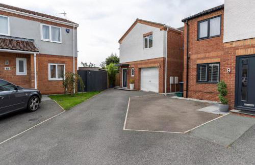 Pass the Keys 4-Bed Home with Garden Parking Near Durham - Foto 40