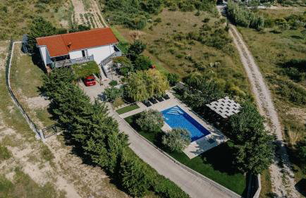 Apartment Ljubica with pool - Photo 2