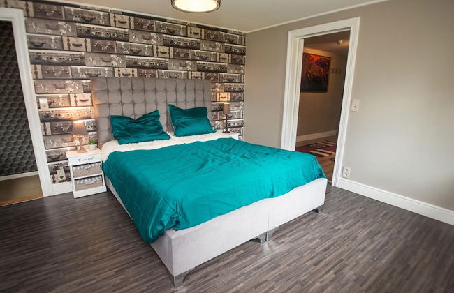 Magnificent Luxury Chateau in Vast Garden with Sauna & Hot Tubs - Photo 15