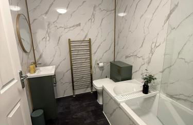 Modern 2 Bedroom Ground Floor Apartment near city centre - Photo 28