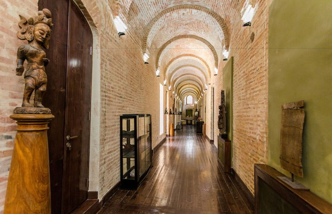 Castle in Old Town - Photo 2