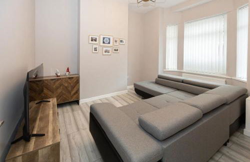 Modern 3BR House in Manchester, Ideal for Families, Sleeps 7 - Foto 4