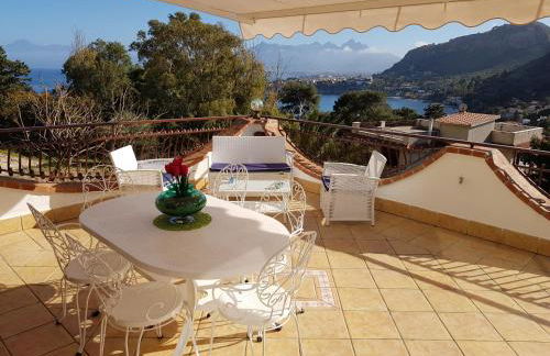 Villa del Golfo Urio with swimming pool shared by the two apartments it is essential to have a car - Foto 60