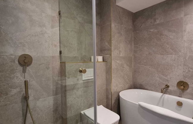 The Island Club by Smart City Stays - Photo 48