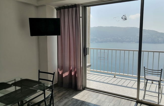 Beautiful Twin Towers Suite With Balcony and Stunning sea View - Foto 8