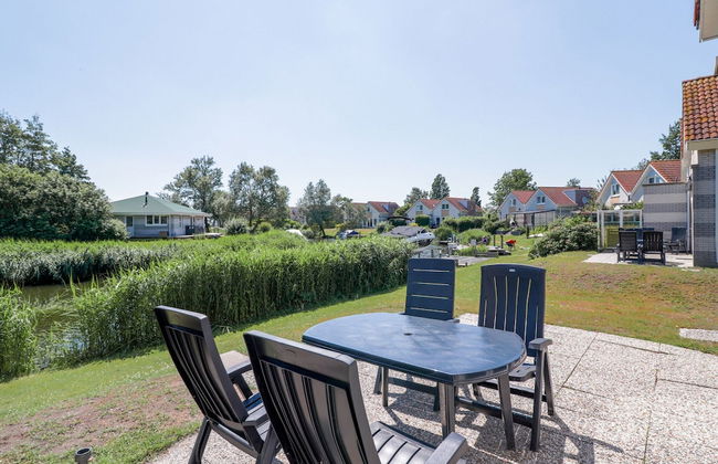 Holiday Home on the Water in Friesland - Foto 19