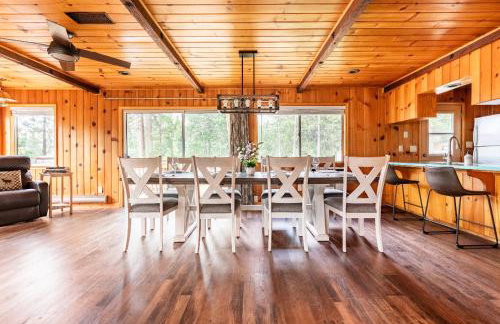 Sequoia Retreat- Spacious Cabin, Hot tub, & Sundeck - Foto 48