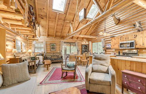 On-Site Pond and Trails Lake Luzerne Cabin - Foto 8