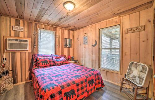 Remote Kentucky Cabin with Fire Pit and 2 Ponds - Foto 11