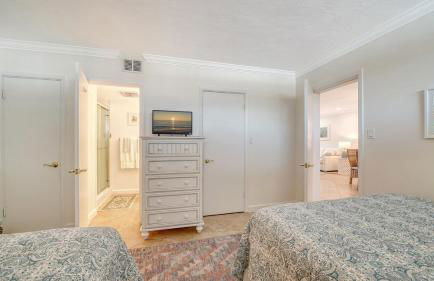 Walkable to Beach, Restaurants, Entertainment! - Photo 17