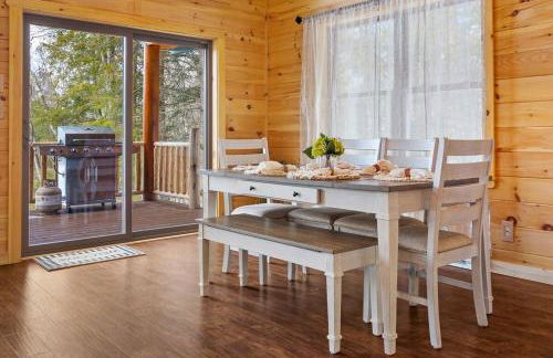 Luxury Log Cabin Lakefront, Game room & Fire Pit, - Foto 8