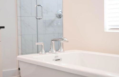 Luxe Townhome Rooftop Hot Tub Parking - Photo 26