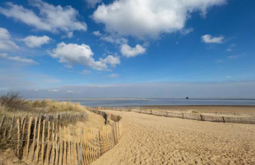 Den of Joy Humberston Fitties sleeps 6,hot tub,log burner - Foto 25