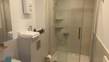 Zentral gelegene schöne Wohnung in Bremen Mitte, neu renoviert, direkte Nähe zum Klinikum im Viertel , Balkon - Foto 4