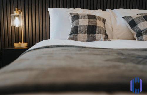 Sophisticated & Stylish Flat near Manchester Airport - Sleeps 9 - Foto 29