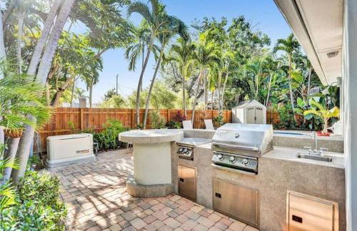 Chic Victoria Park Villa with Heated Pool and Spa - Foto 13