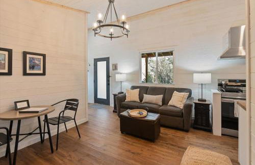 Hidden Gem Cabin in Hungry Horse, Firepit, Close to Glacier - Photo 2